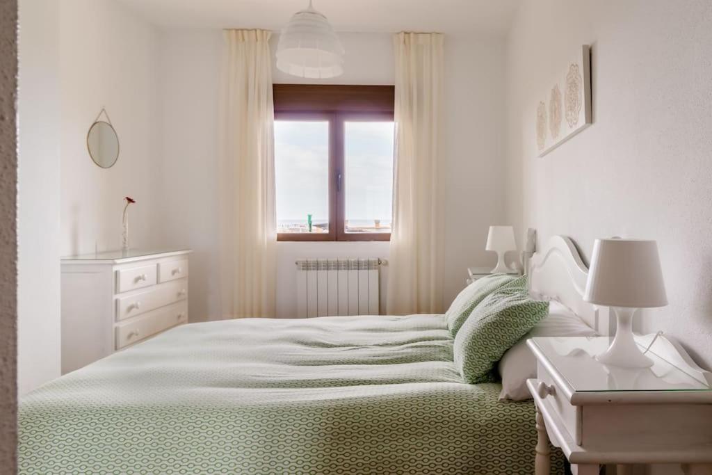 Casa De Las Flores - Apartamento Con Jardin Privado Frente A La Playa De Comillas Zewnętrze zdjęcie